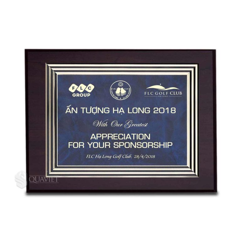 Mẫu bằng khen đồng vân mạ vàng trên gỗ anh đào hình chữ nhật