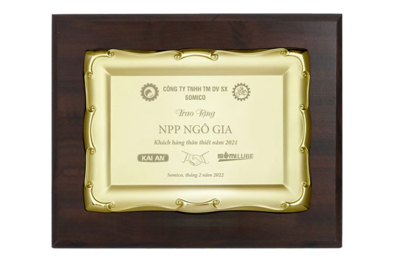 Mẫu bằng khen kim loại tổng hợp trên gỗ anh đào