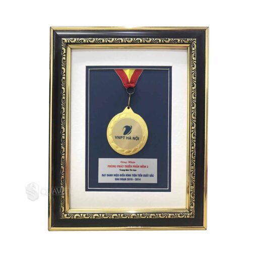 Bằng khen kết hợp huy chương