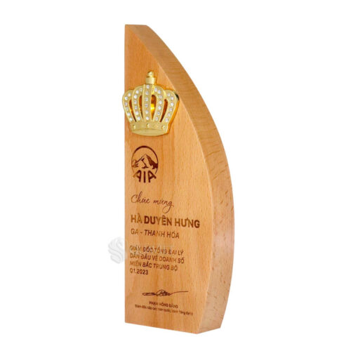 Biểu trưng vinh danh bằng gỗ gắn vương miệng BTVD22