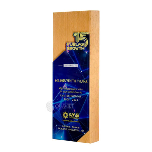 Kỷ niệm chương vinh danh nhân viên KNC19