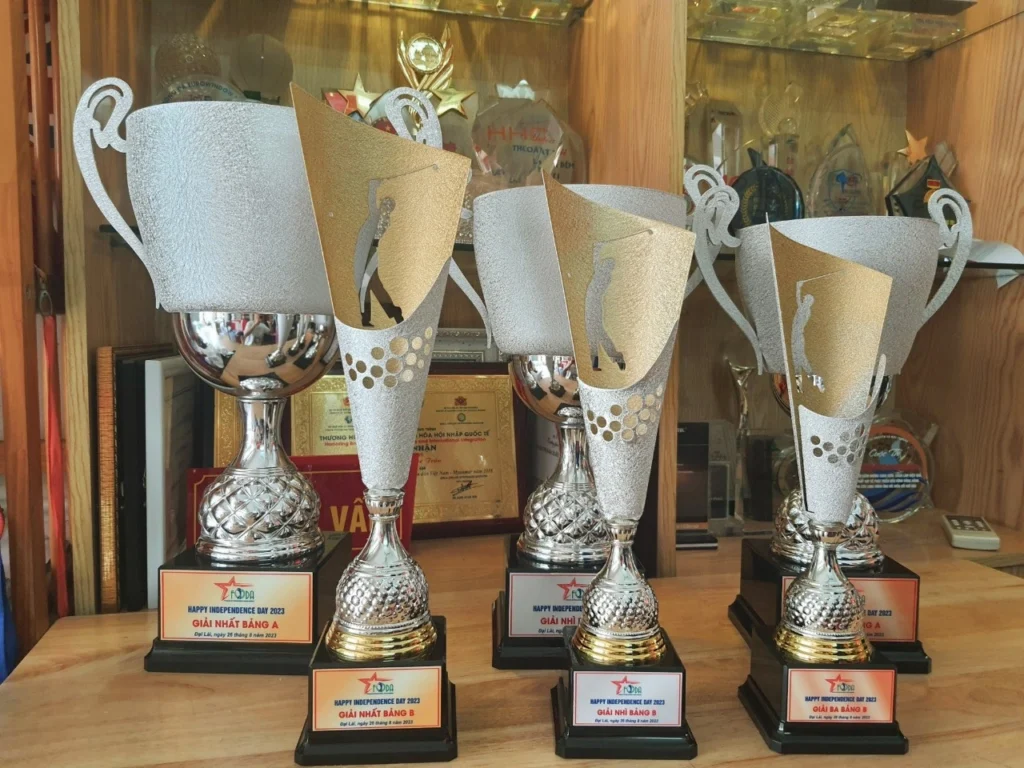 Thiết kế cúp golf theo yêu cầu